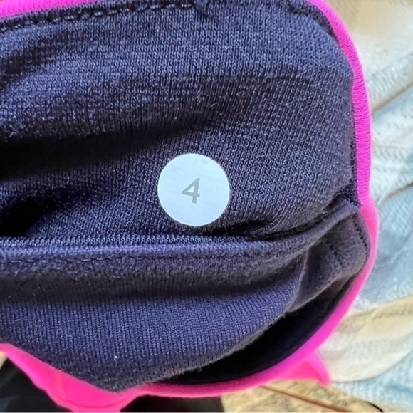 Lululemon capri leggings womens size 4 blue pink reversible - Picture 3 of 7